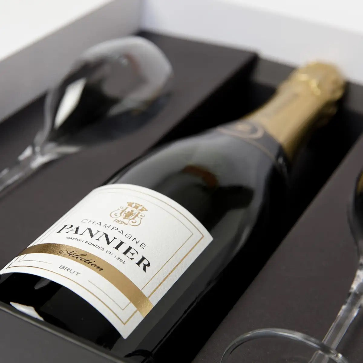 Flasche Champagner mit 2 Gläsern